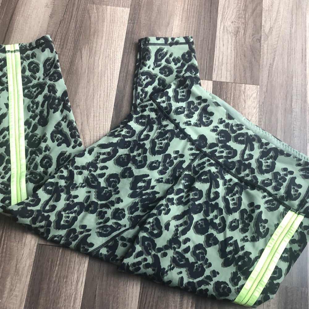 Victoria’s Secret workout pants stretchy leopard L